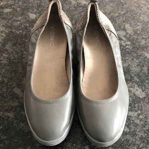 Women’s Vionic shoes size 8